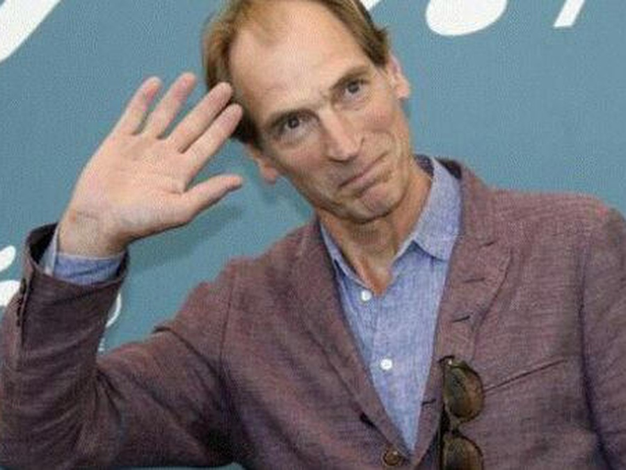 Identificati i resti di Julian Sands, da chiarire le cause della morte