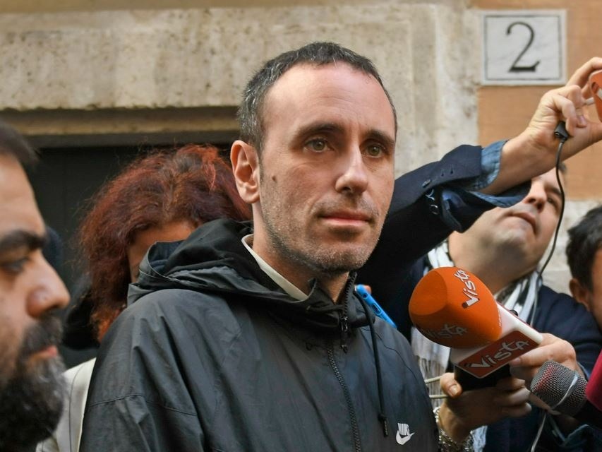 Zerocalcare lascia la fiera: antifascismo, appelli e defezioni ridisegnano Più Libri Più Liberi 2025