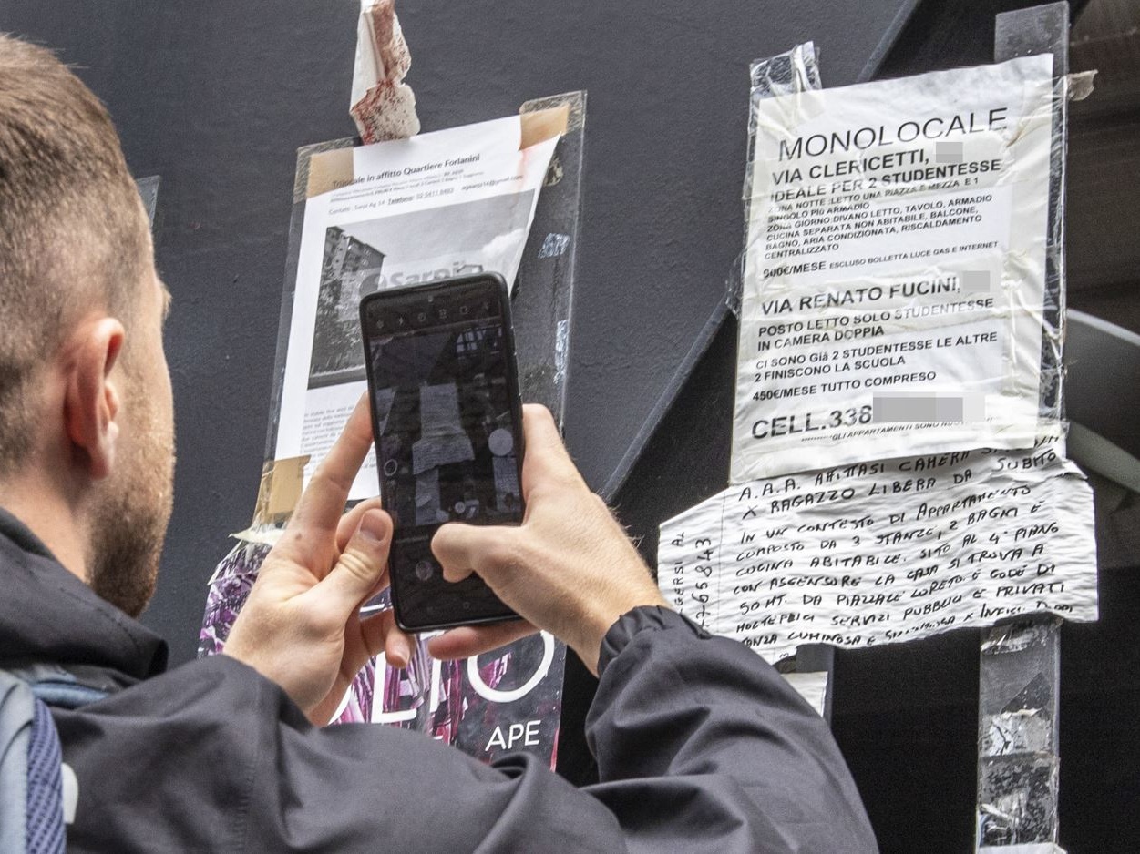 Affitti universitari, ecco dove costano di più a Milano e a Roma