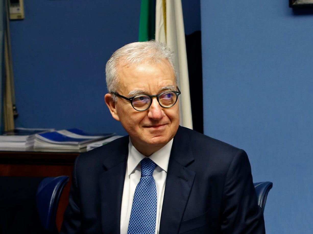 Giornalisti spiati, il governo chiarisce solo in parte: restano ombre su un corpo di polizia