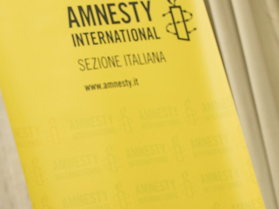 Amnesty International chiede la fine dello stato di emergenza