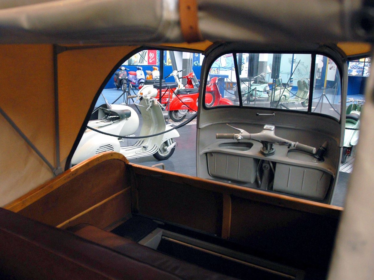 Ecologia e ipocrisia, l’Ape lascia l’Italia per Africa e India