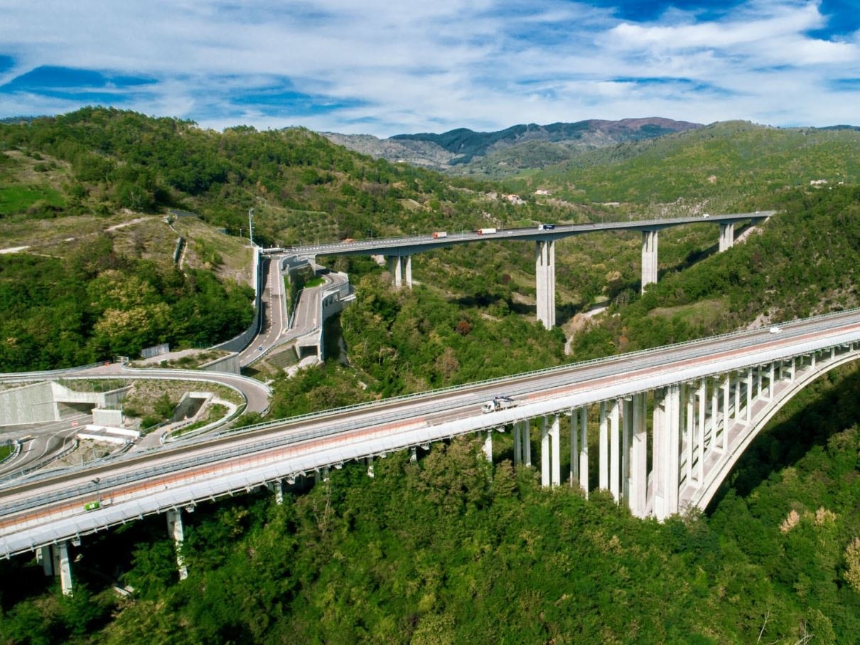 Aspi: al via bandi per 1,5 miliardi di euro in barriere di sicurezza e opere in galleria