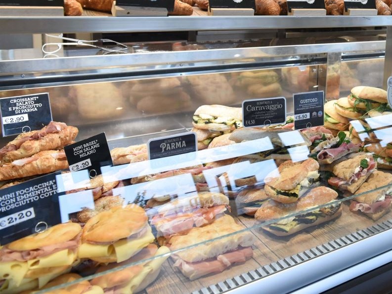 Vacanze, Altroconsumo: in autostrada conto salato, +70% per un panino