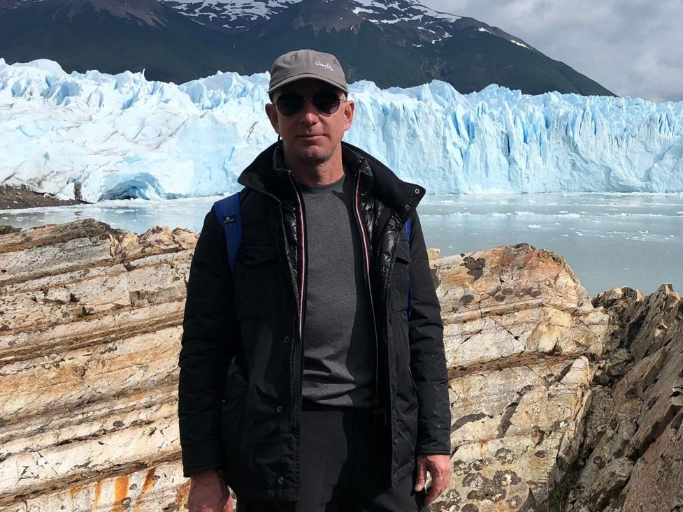 Bezos e Venezia, polemica sul matrimonio di lusso: nasce un comitato contro l’uso privatistico della città