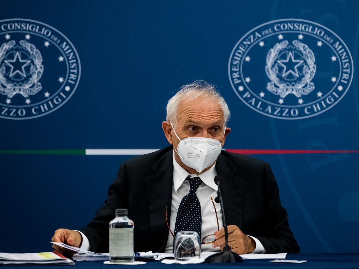 Scuola, Bianchi: No a tamponi gratis per i docenti che hanno scelto di non vaccinarsi