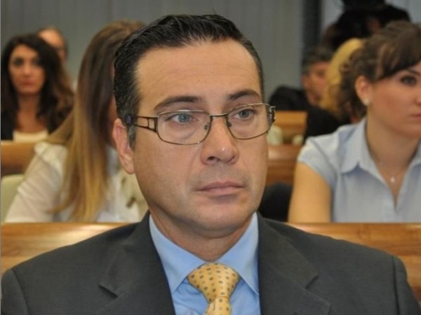 Ho tradito per pagare il mutuo: la stravagante difesa di Biot