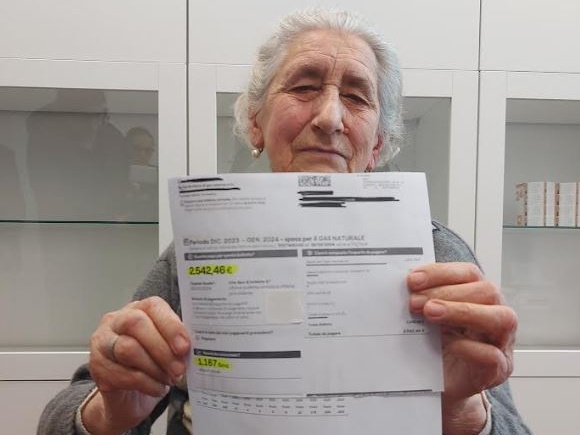 Bollette impazzite: la storia della 93enne Maria e il conto da 2452 euro
