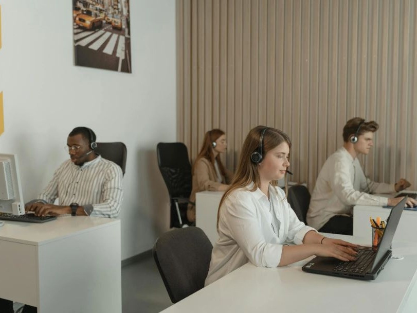 Telefonate mute dai call center: perché accade e cos’è il “comfort noise”