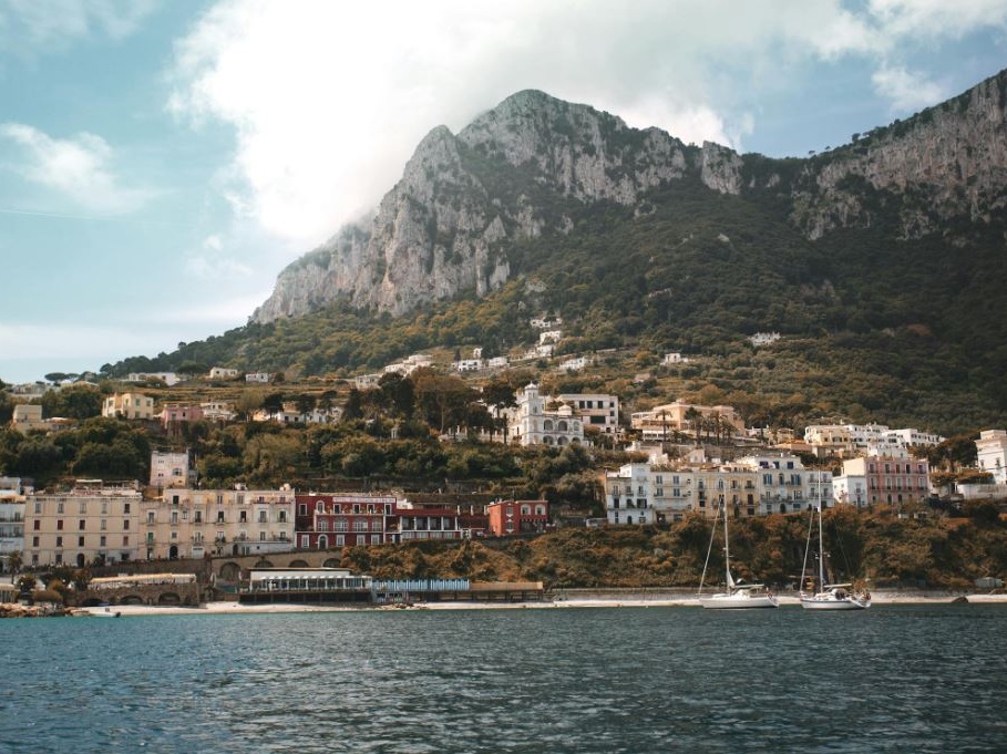 Capri introduce l’ordinanza anti-petulanza per tutelare turisti e residenti
