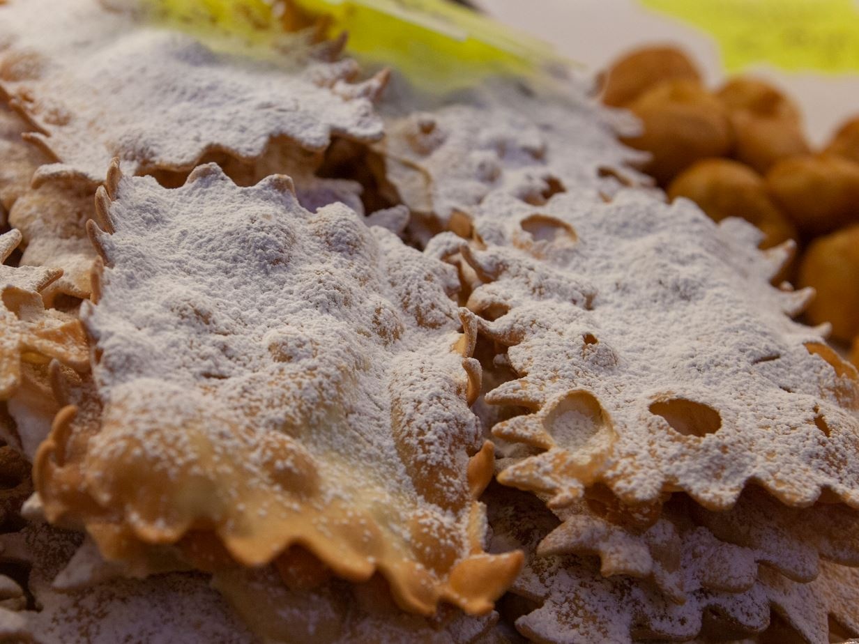 I dolci di Carnevale valgono 700 milioni (oggi è l'ultimo giorno per approfittarne)