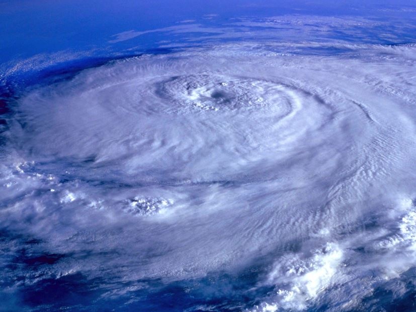Clima: la scienza studia come controllare tifoni e uragani