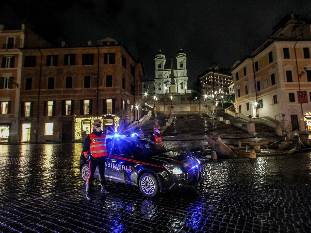 L'ipotesi di spostare il coprifuoco spacca il governo