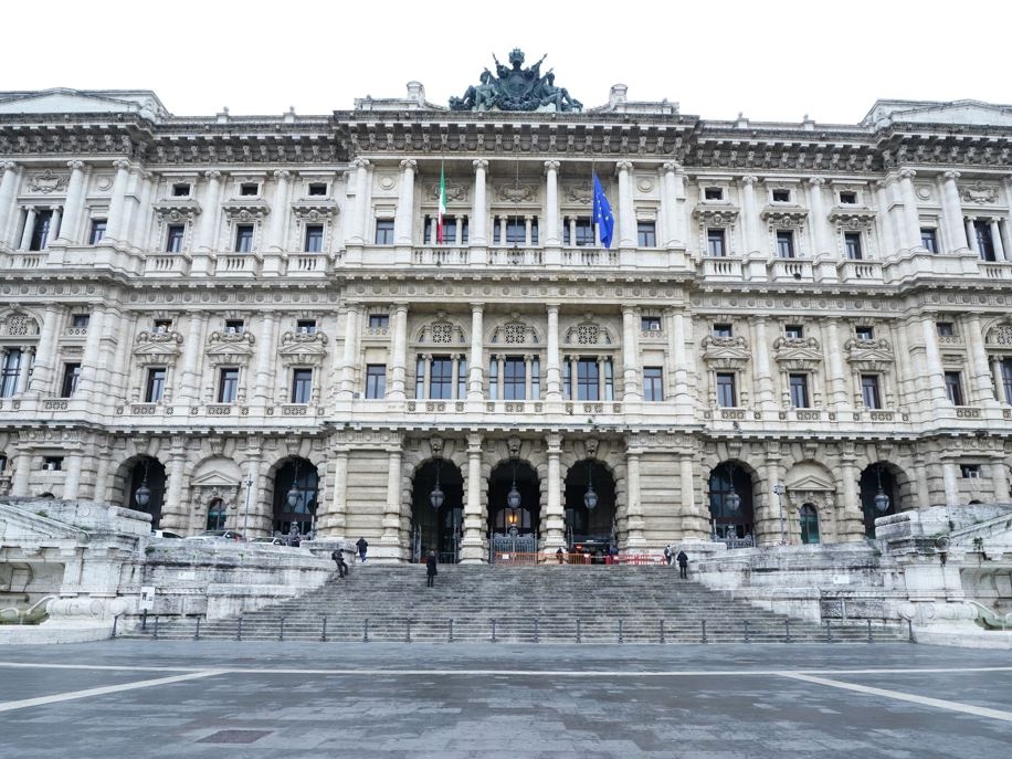 Violenza sessuale: la Cassazione cancella l’assoluzione, “il tempo di reazione è irrilevante”