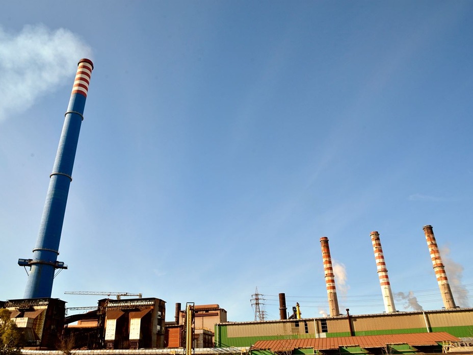 Genova, corteo ex Ilva: 4-5 mila in piazza. Scontri, lacrimogeni e tensione davanti alla Prefettura