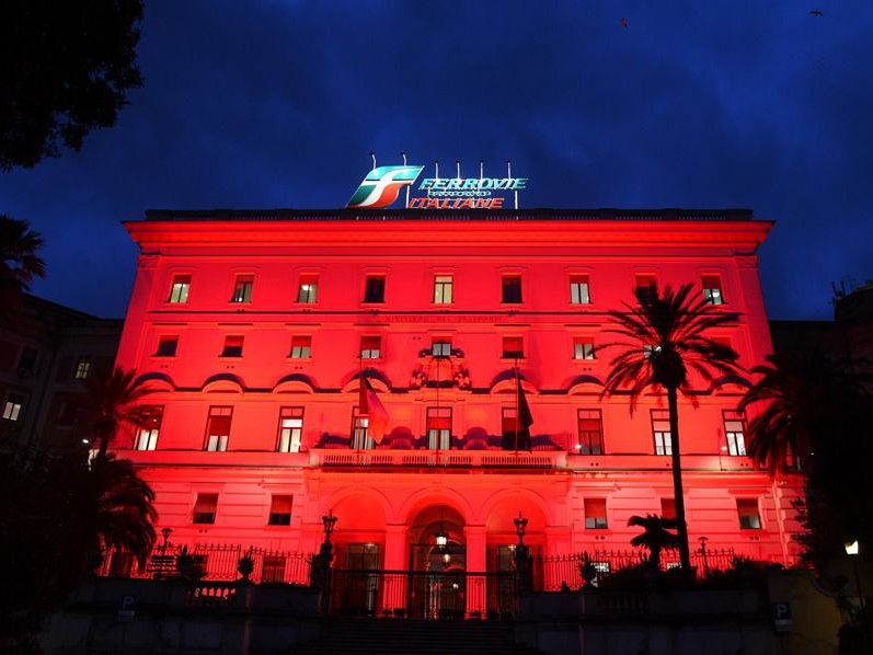 Fs, il rosso che non lascia alibi: l'impegno del Gruppo contro la violenza sulle donne