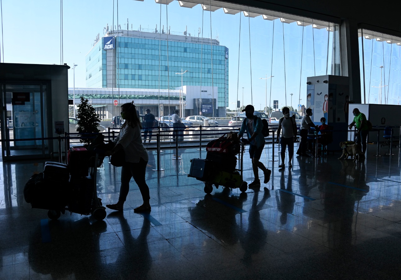 Voucher ai viaggiatori al posto dei rimborsi: l'UE apre due procedure di infrazione contro l'Italia