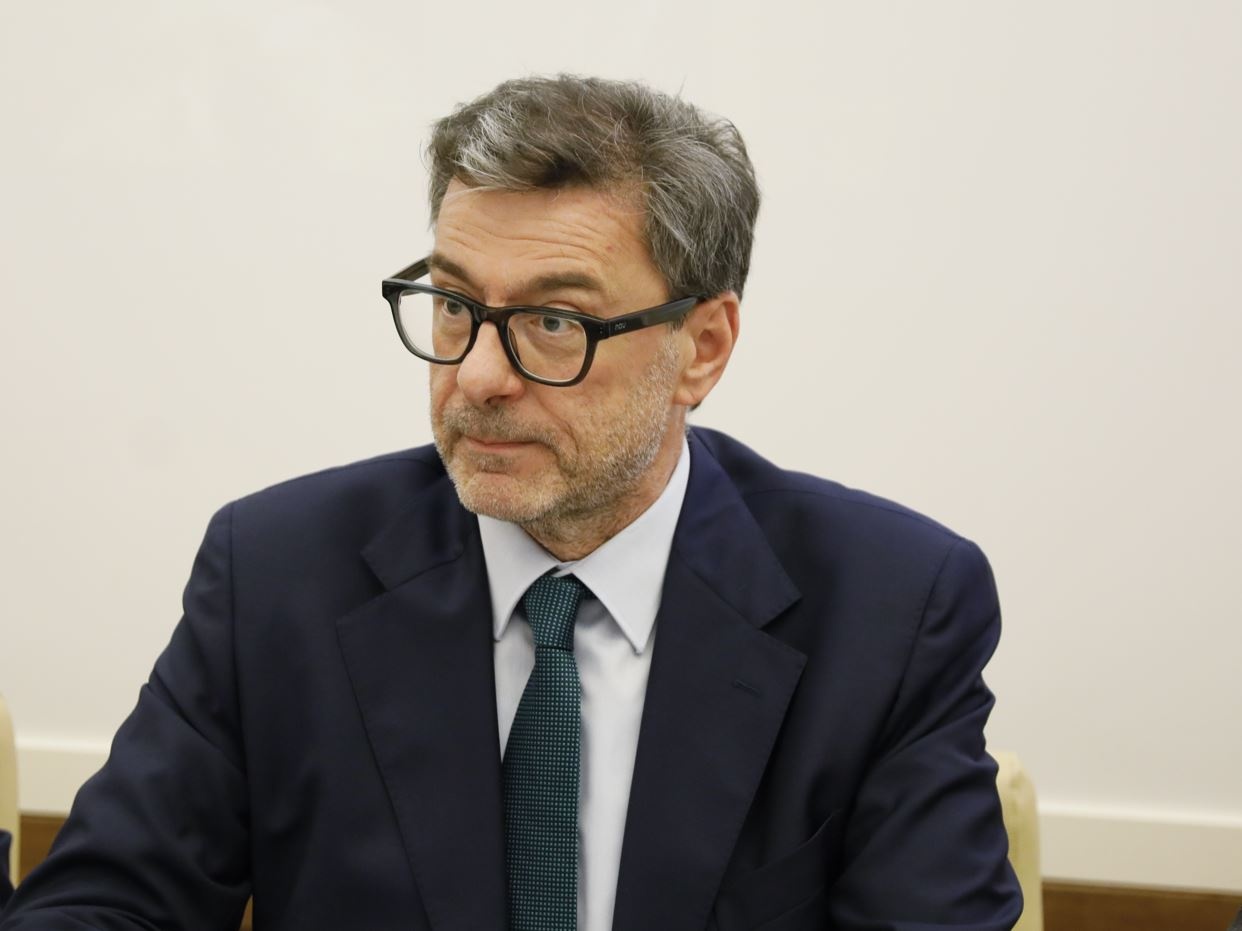 “L’Italia si sta svuotando”: Giorgetti all’Anci chiama all’ultimo assalto contro lo spopolamento