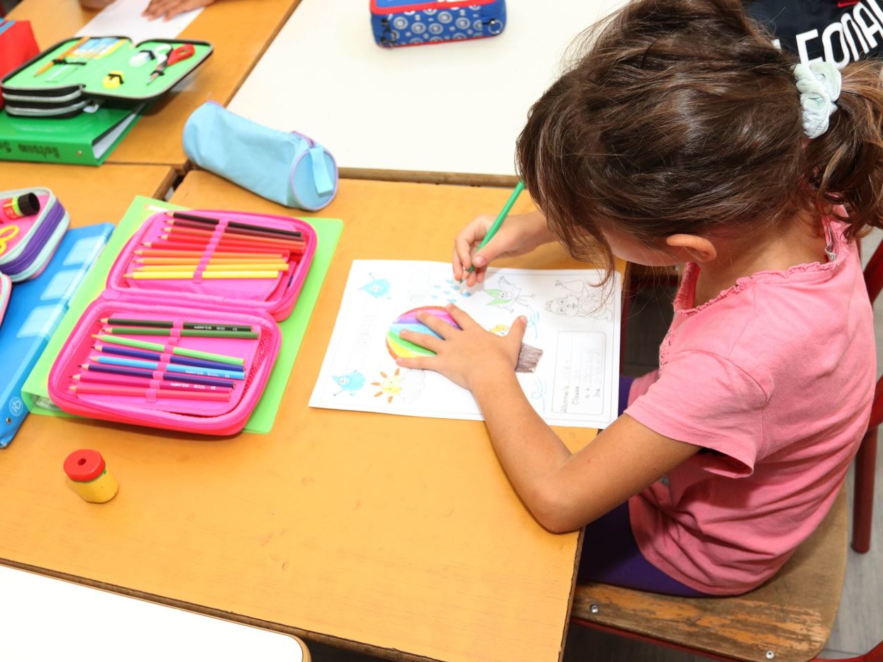 Palermo, a scuola votano i bambini: grembiule sì o no? Un esperimento di democrazia infantile