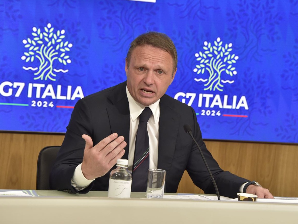 Lotta alla povertà, torna la social card e sale a 500 euro