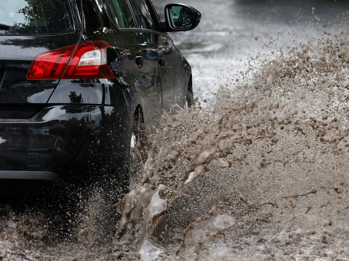 Maltempo, la Maremma sott'acqua: frane all'Elba e allagamenti all'Argentario