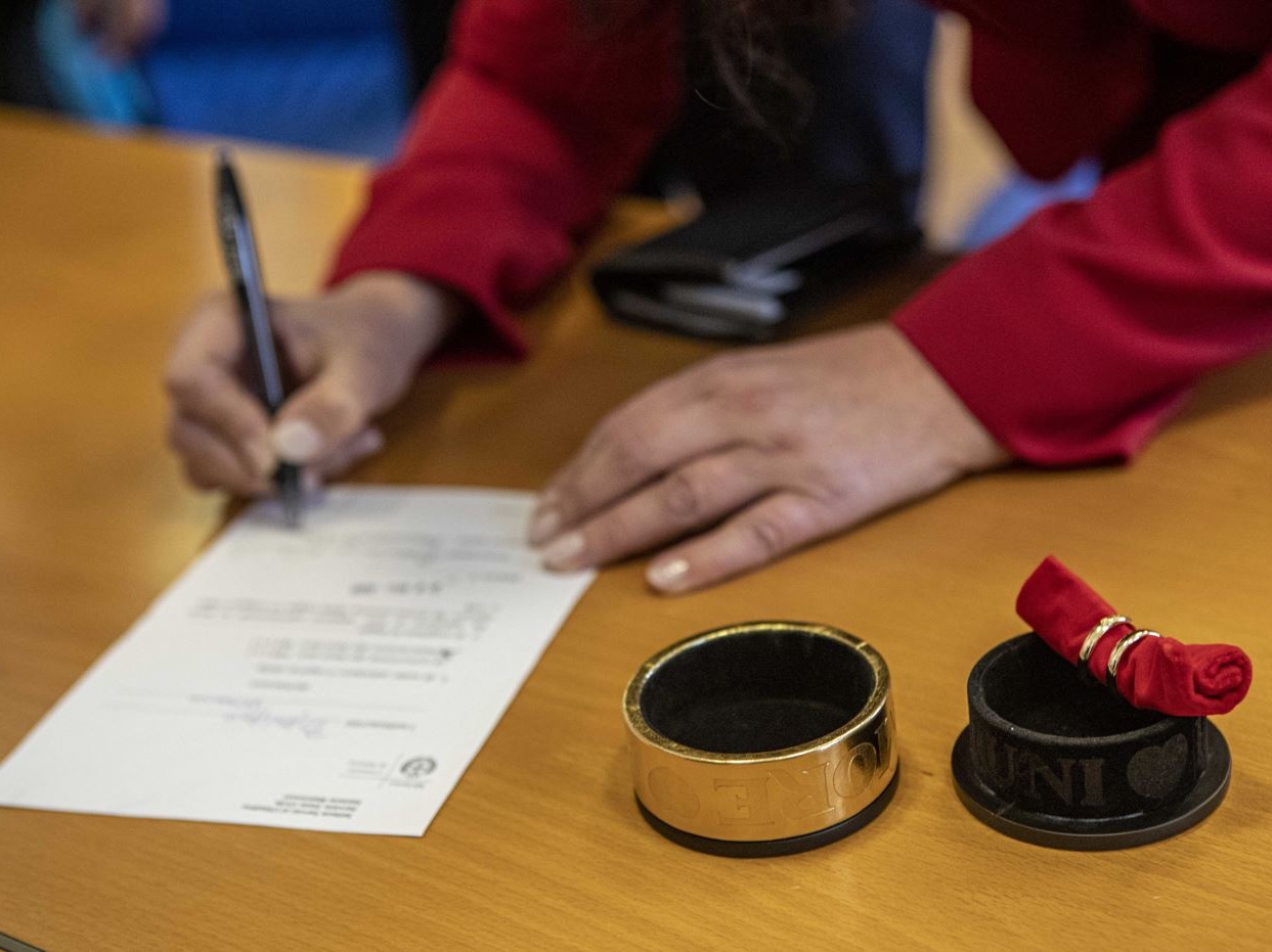San Valentino e il matrimonio che cambia: sempre più coppie scelgono il rito civile