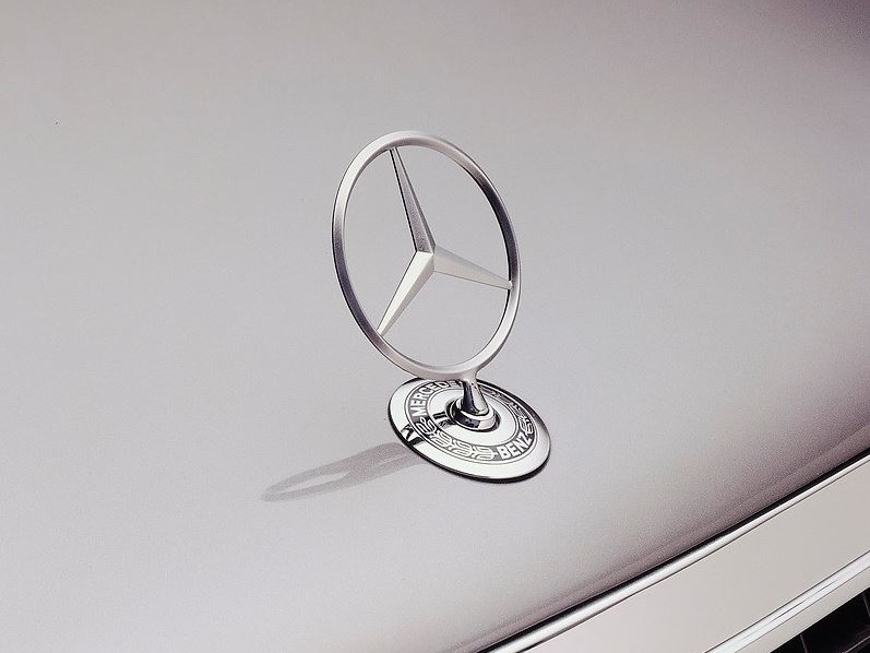 Mercedes accelera sulla strada dell'abbattimento totale di anidride carbonica