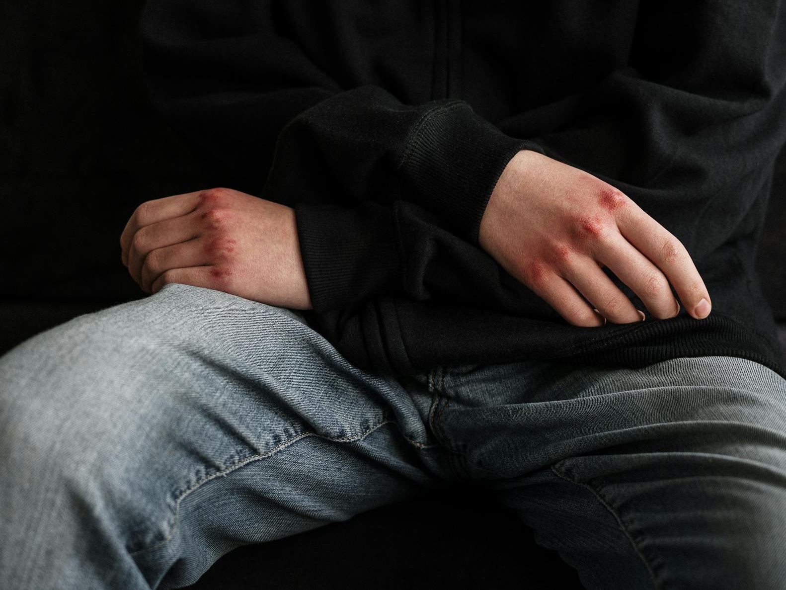 Omicidi tra i minori: il rapporto Criminalpol evidenzia un drammatico aumento