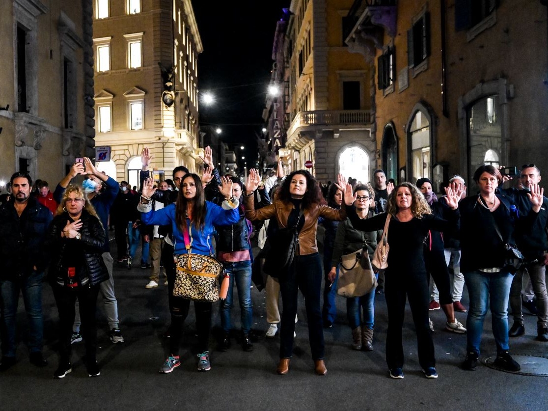 Green pass: dietro le proteste di Roma non c'era solo chi ha devastato