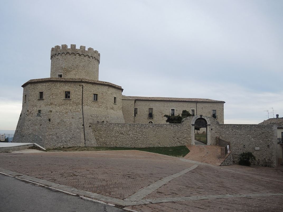 La famiglia del bosco perde anche l’avvocato: “Contrari a tutto”. Il legale lascia l’incarico