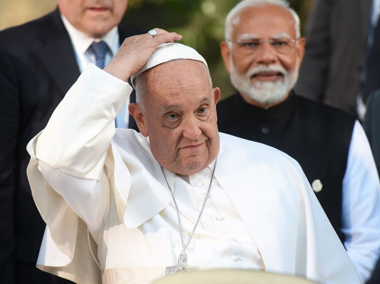Papa Francesco ai giornalisti: “Disarmiamo la comunicazione dall’odio e dalle fake news”