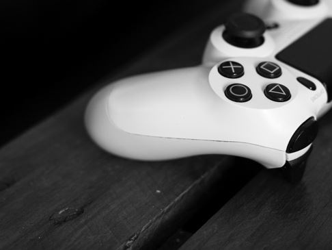 Chip: anche la PlayStation 5 paga la crisi, un milione di unità in meno