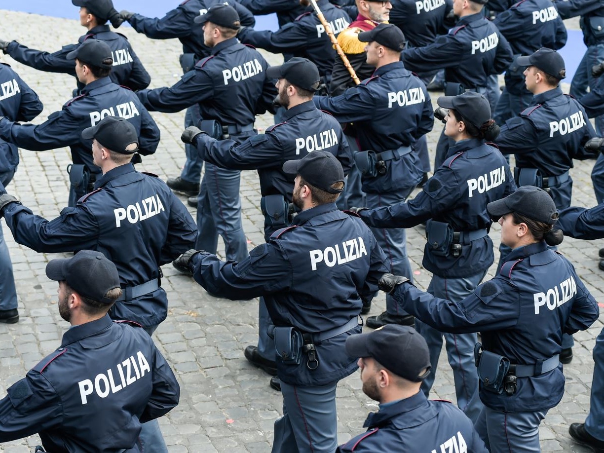 Polizia di Stato, 173 anni al servizio del Paese: Meloni e Mattarella rendono omaggio al presidio della legalità