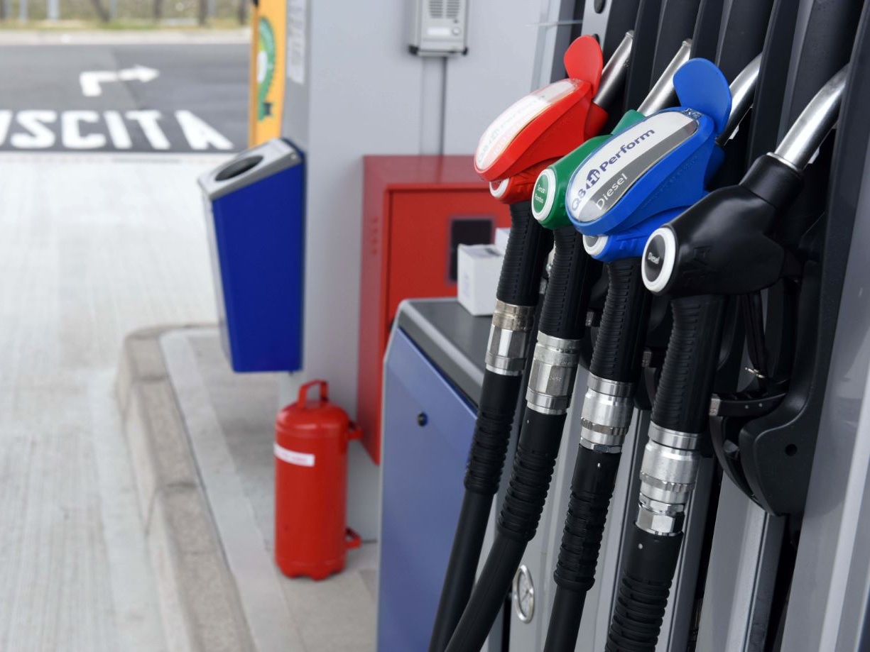 Federconsumatori: È ora di tagliare i costi della benzina
