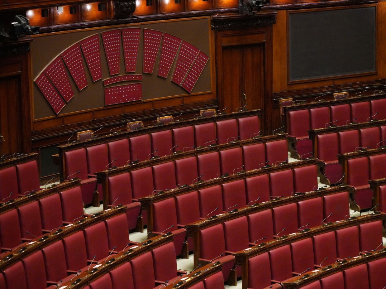 Crisi: il Paese non merita questa rappresentazione della politica