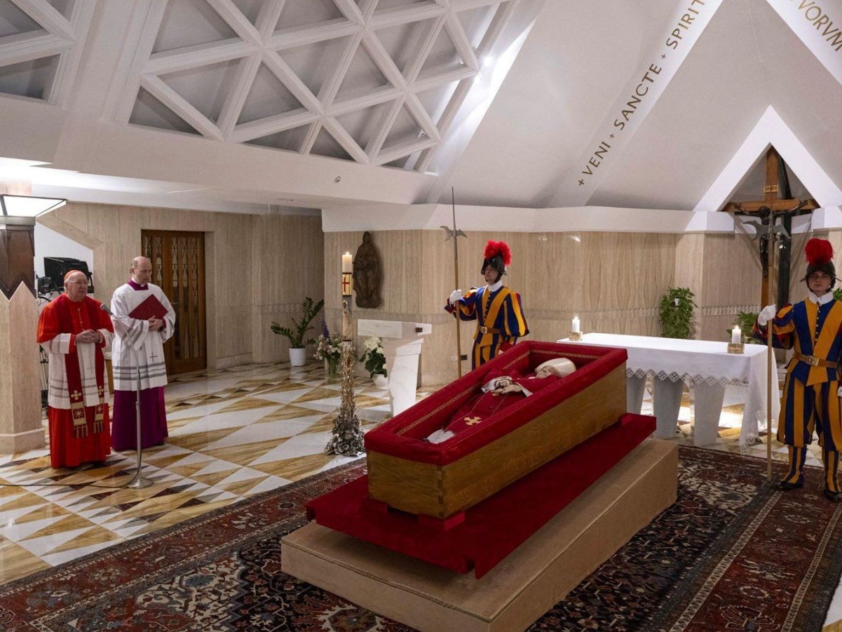 La salma di Papa Francesco è arrivata a San Pietro