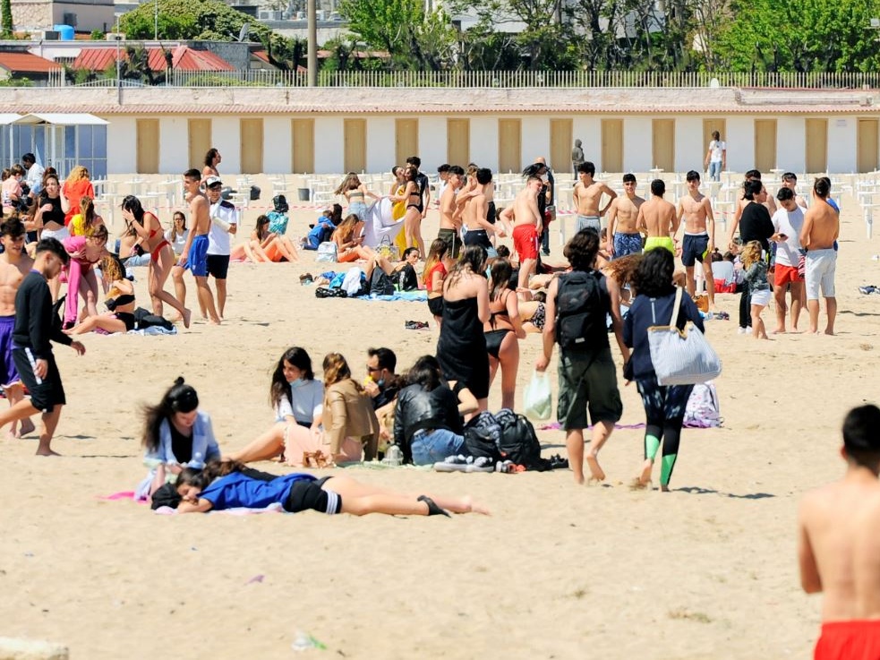 Facile.it: 4 milioni di italiani sceglieranno se partire in base al coprifuoco