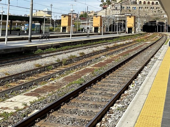 Il capotreno accoltellato, il ragazzo ucciso sono l'immagine di un Paese che si sente insicuro