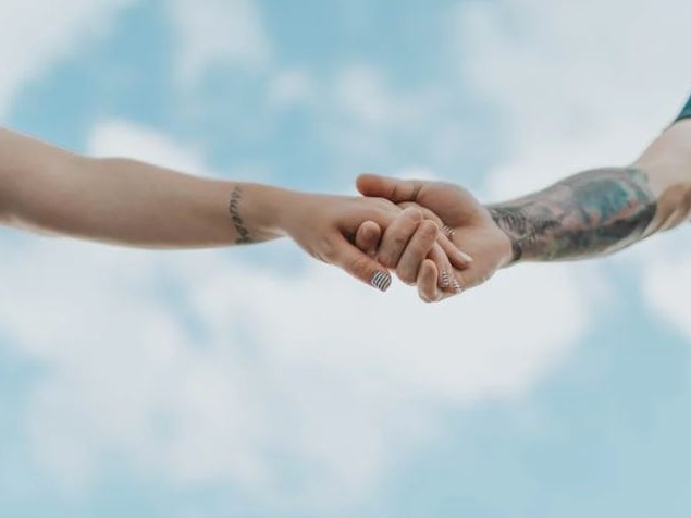 Le mamme tradiscono di più: sono soprattutto le donne con figli a cercare avventure extraconiugali