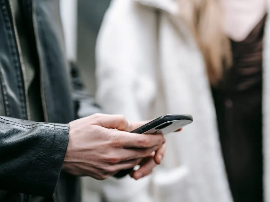 Truffe “romantiche” online: estorti fino a 400.000 euro