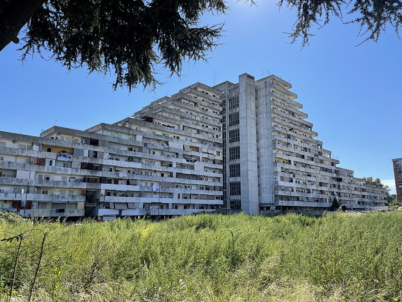 Scampia, la fine delle Vele: la Gialla va giù, tra memoria e riscatto