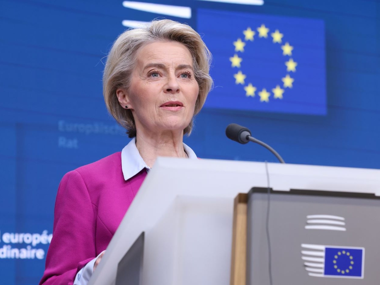 L’Unione Europea risponde ai dazi di Trump: contromisure per 26 miliardi di dollari