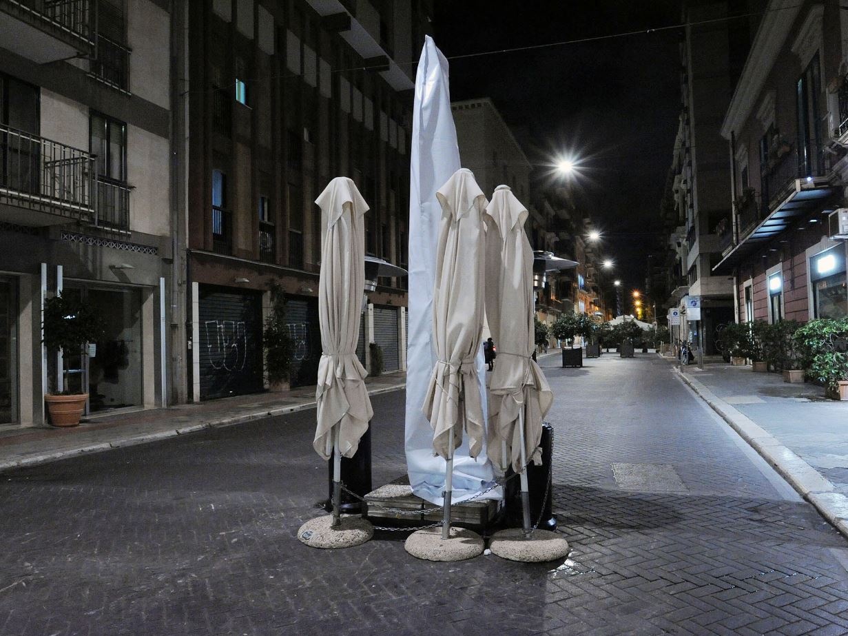 Tra warning americani e coprifuoco: qualcuno vuole dare una mano al nostro turismo?