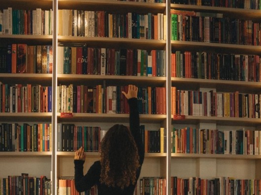 Vuoi aprire una libreria? La guida che smonta i miti e insegna strategia