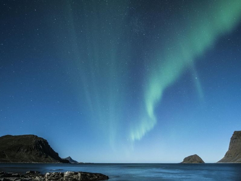 Aurora boreale sulle Dolomiti, il Cadore si accende: segnale dal Sole fino all’Italia