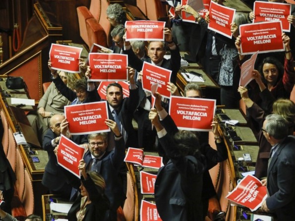 Manovra 2026, via libera del Senato: il testo passa alla Camera, proteste dell'opposizione