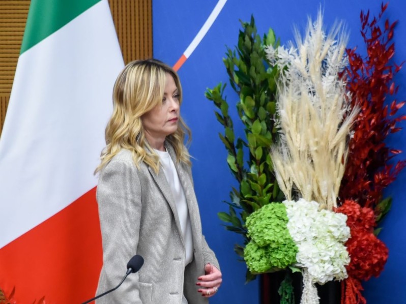 Meloni tra editoria, opposizioni e politica estera: il perimetro del governo