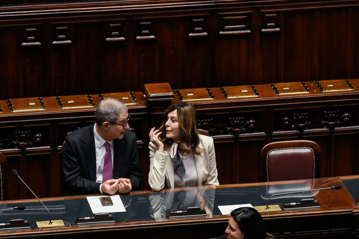 Santanché alla prova della sfiducia: gelo nella maggioranza