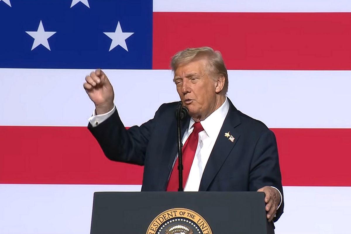 Trump ai generali: pronti anche alla guerra interna. Gelo in platea