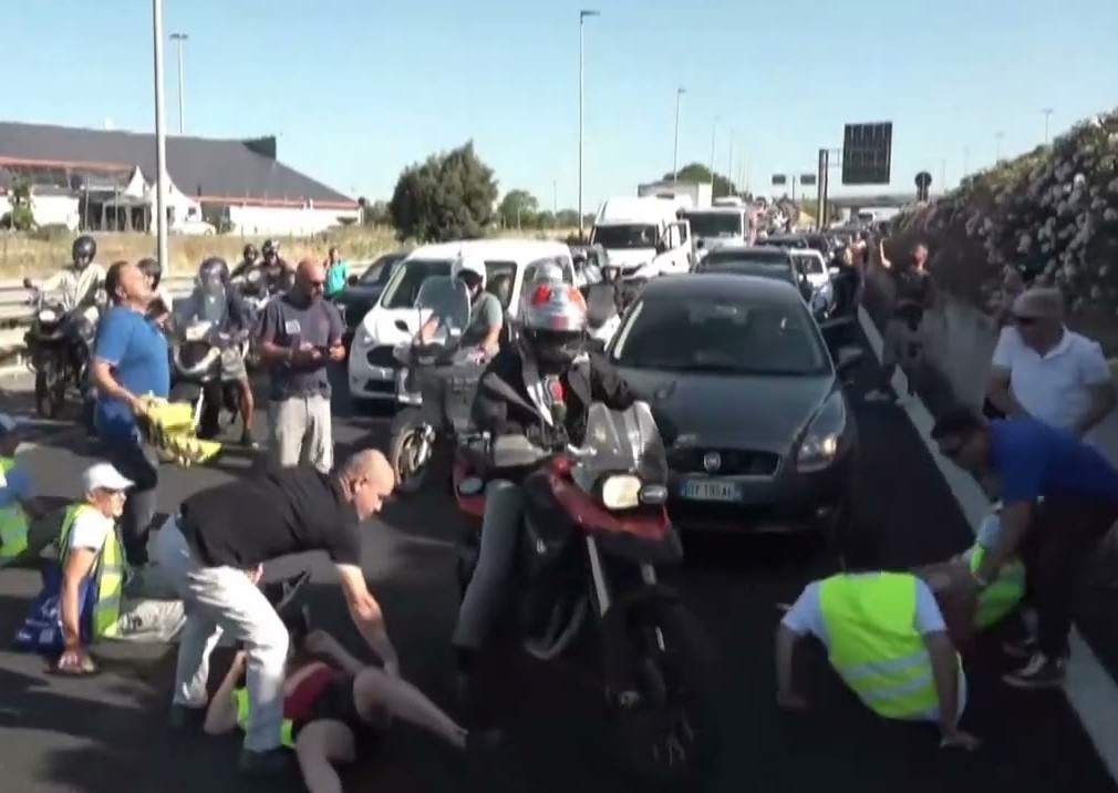 Attivisti bloccano ancora il GRA e anche la vita dei romani